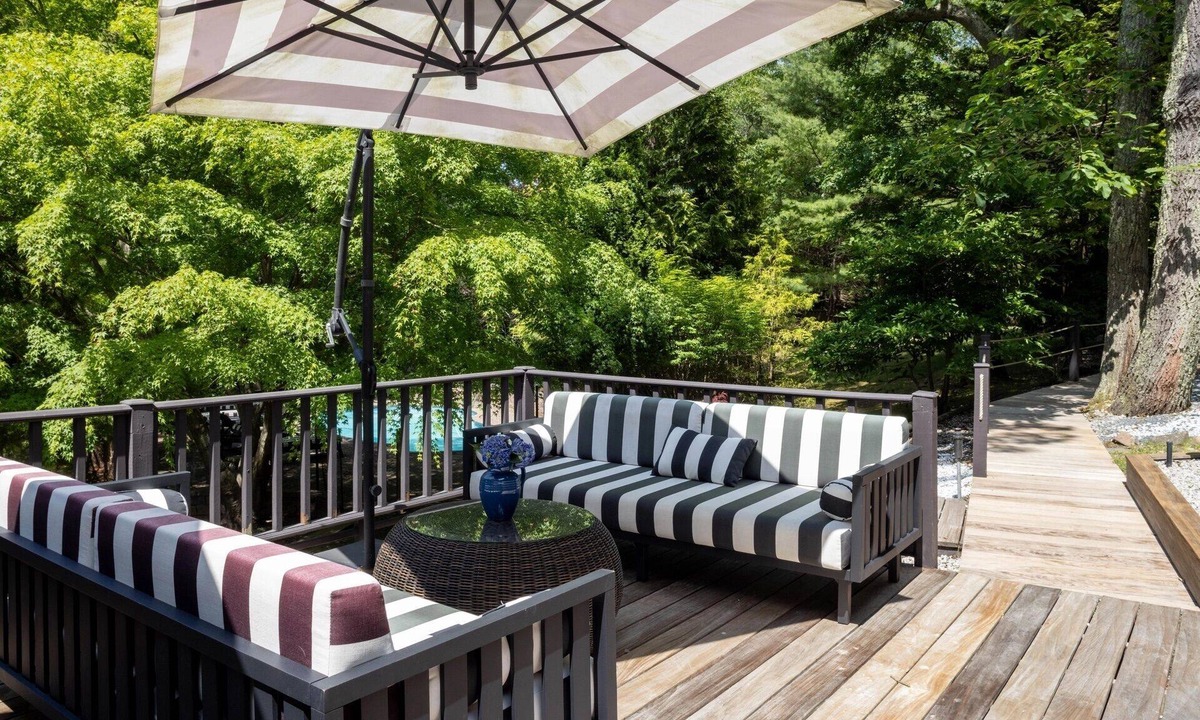 Hampton Bays House | Hexagon shape cottage with pool & koi fish pond