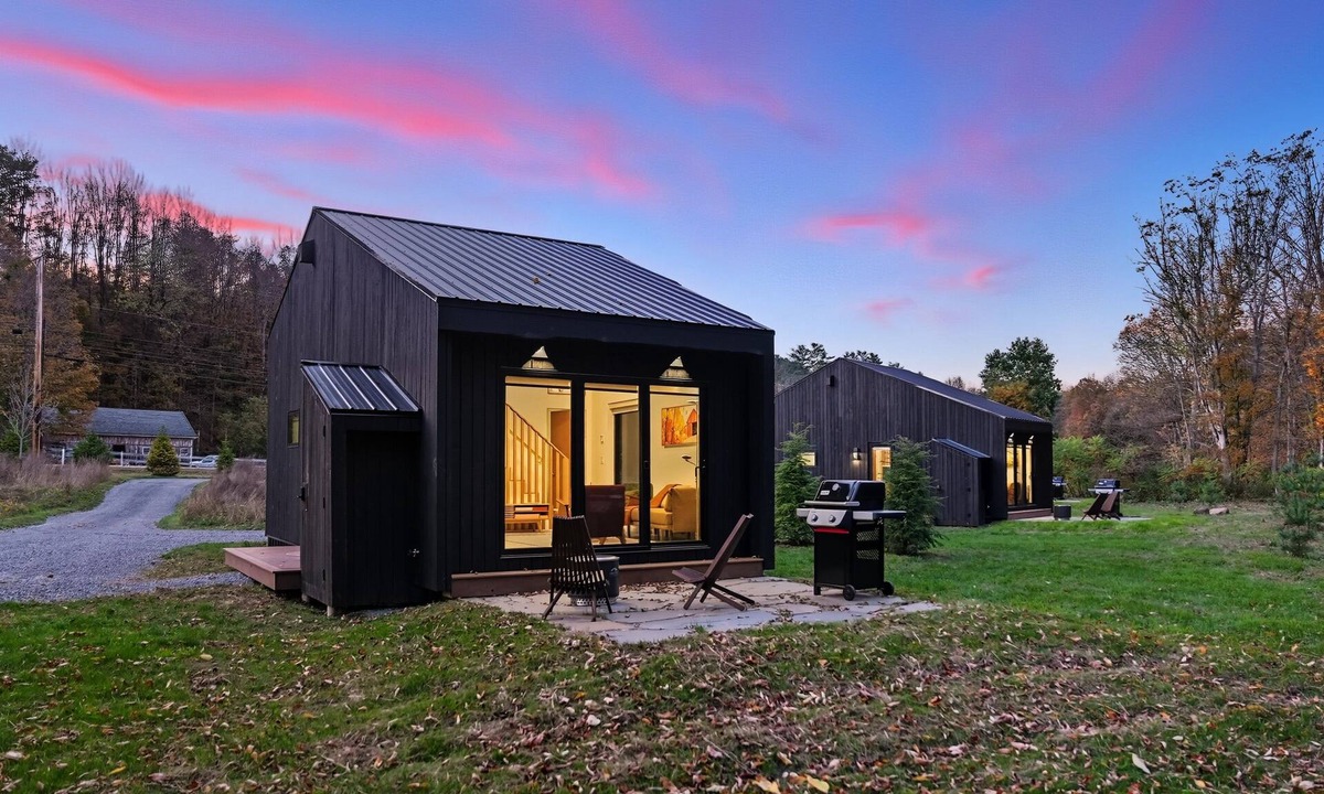 Brownsville Cabin | High-End Loft - Cozy Firepit, Hiking and Biking Trails, Near Okemo