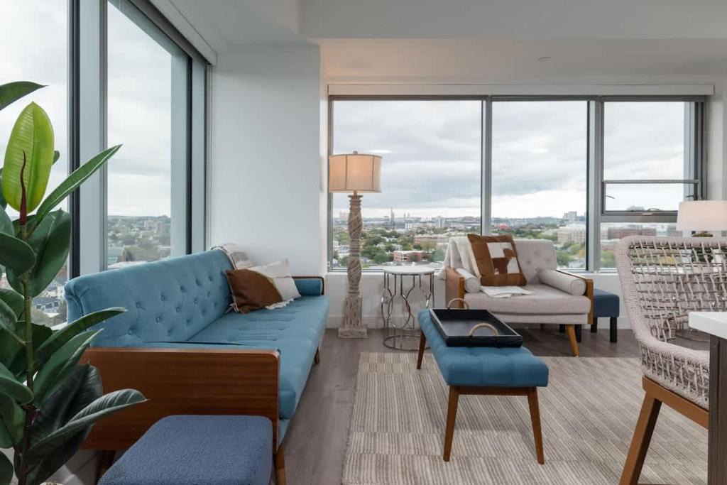 Central Square Apartment | High Rise Retreat w City Skyline Views Shared Gym
