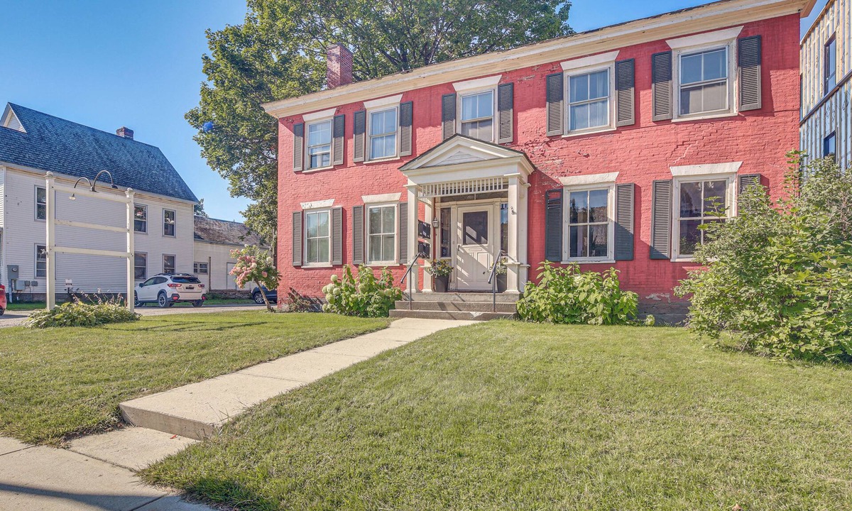 Waterbury Apartment | Hike & Leaf Peep: Couple’s Retreat in Waterbury!