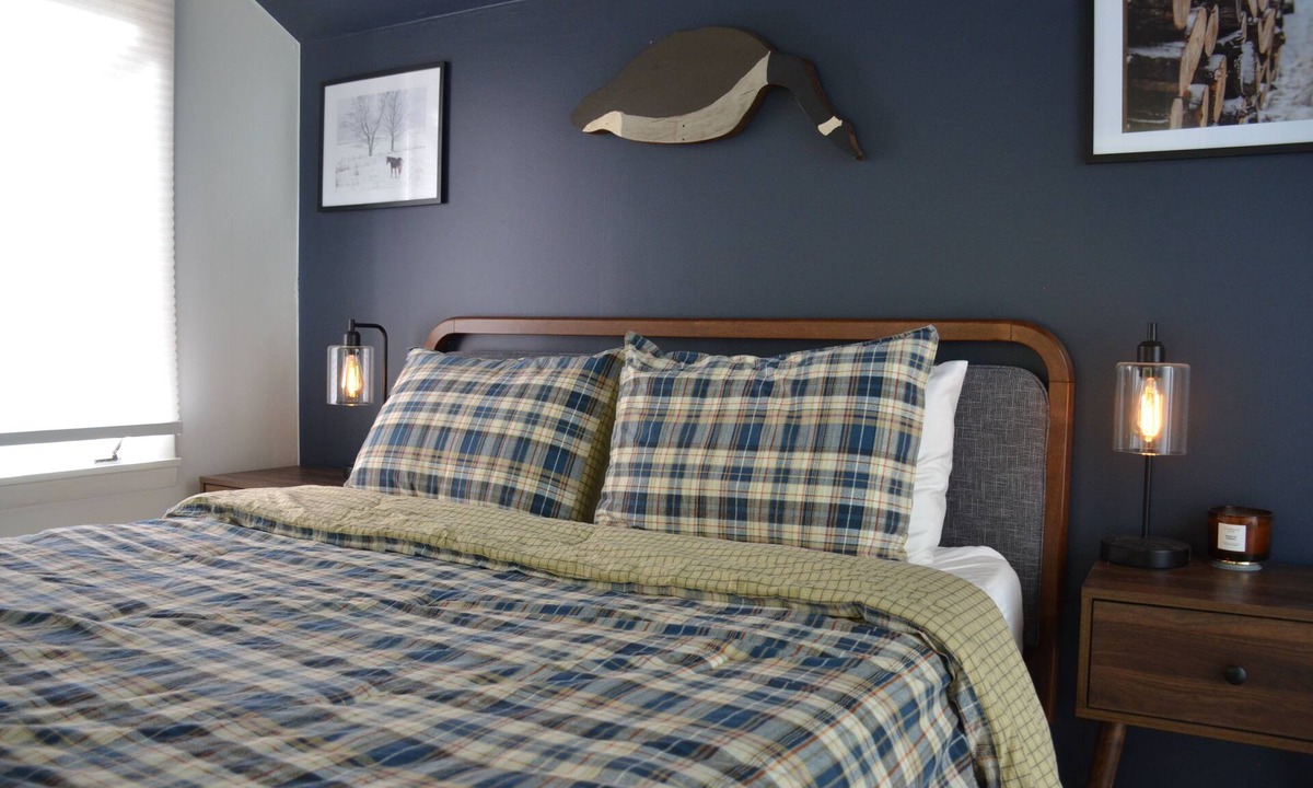 Waterford House | Hillside Retreat: Cozy Getaway Near the Peaks
