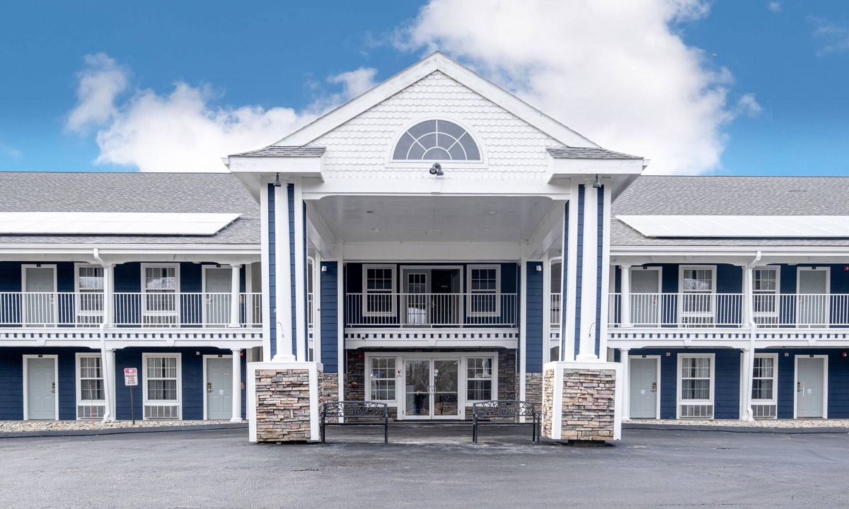North Stonington Hotel | Hilltop Inn and Suites, near Foxwoods Casino