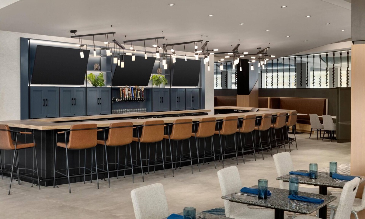 Linthicum Heights Hotel | Hilton Baltimore BWI Airport