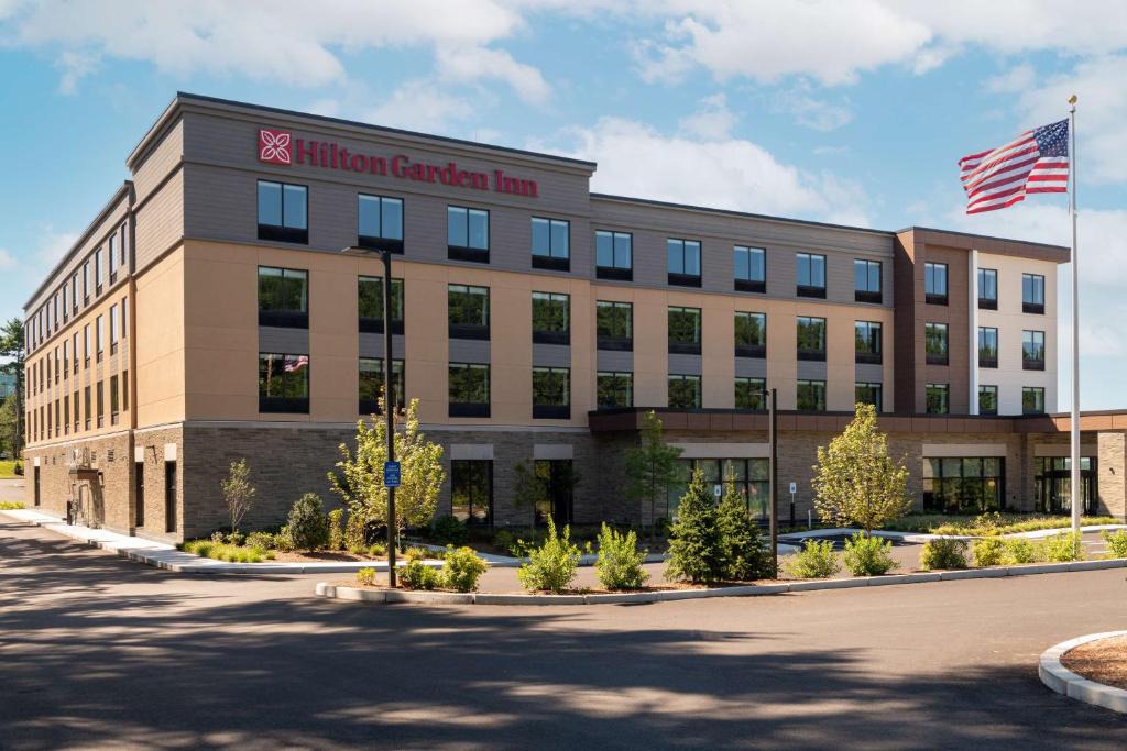 Readville Hotel | Hilton Garden Inn Boston Canton, Ma