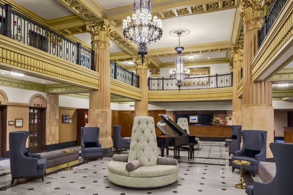 Power and Light District Hotel | Hilton President Kansas City