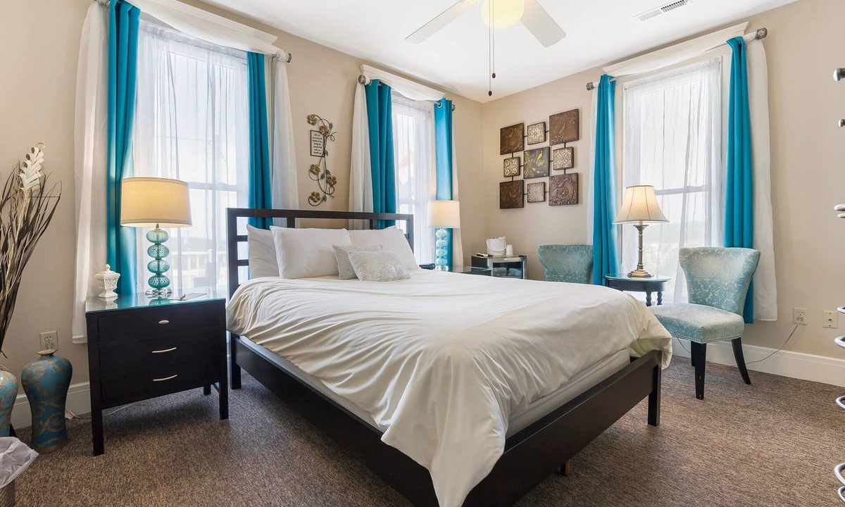 Downtown Branson Hotel | Historic Branson Hotel ~ Downtown ~The Serendipity