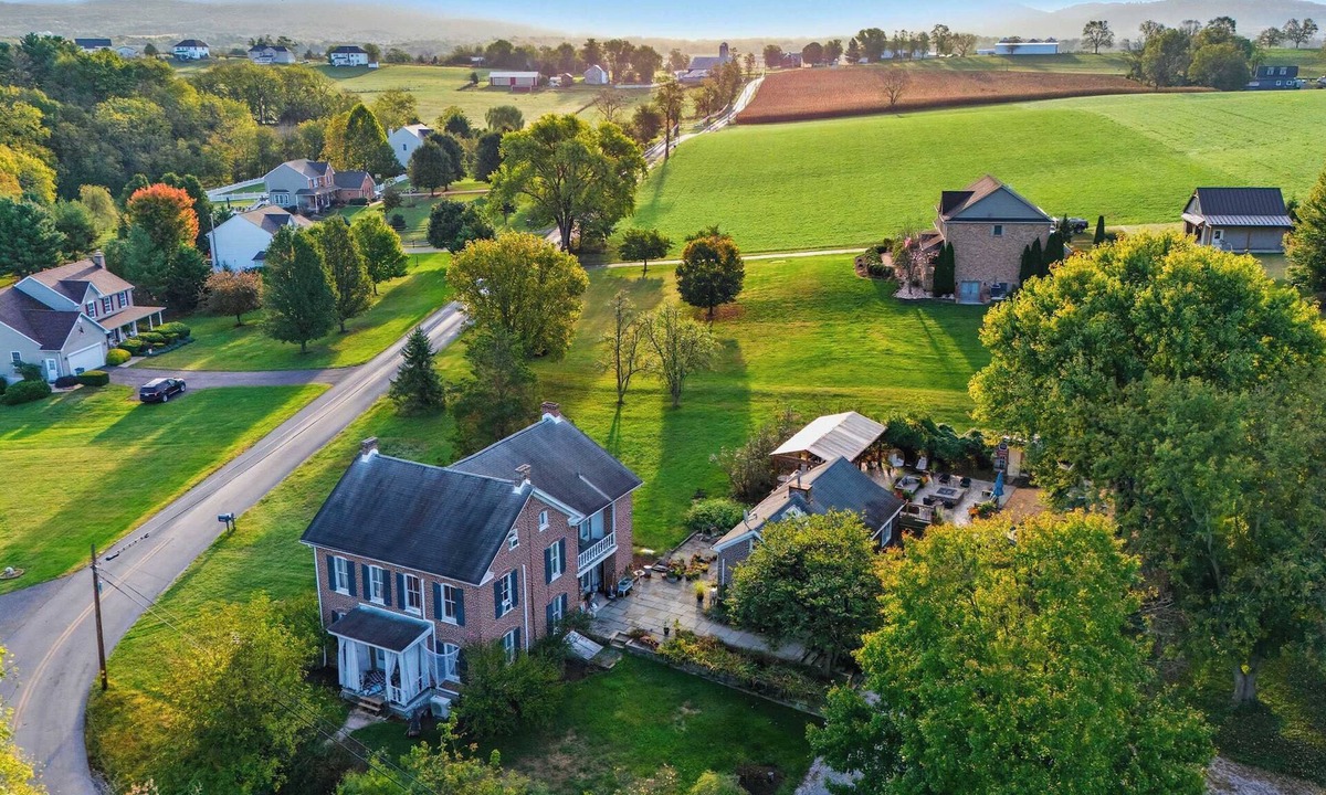 Boonsboro House | Historic Cottage Retreat-IG Cowboy Pool-Hot Tub