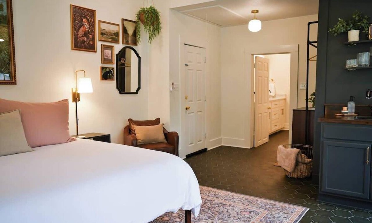 Conway Apartment | Historic Downtown Studio on Caldwell