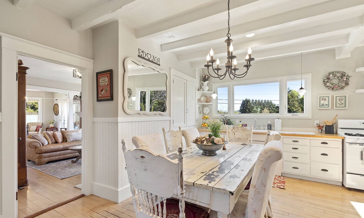 San Luis Obispo House | Historic Edna Farmhouse in the middle of Edna Valley Wine Country.