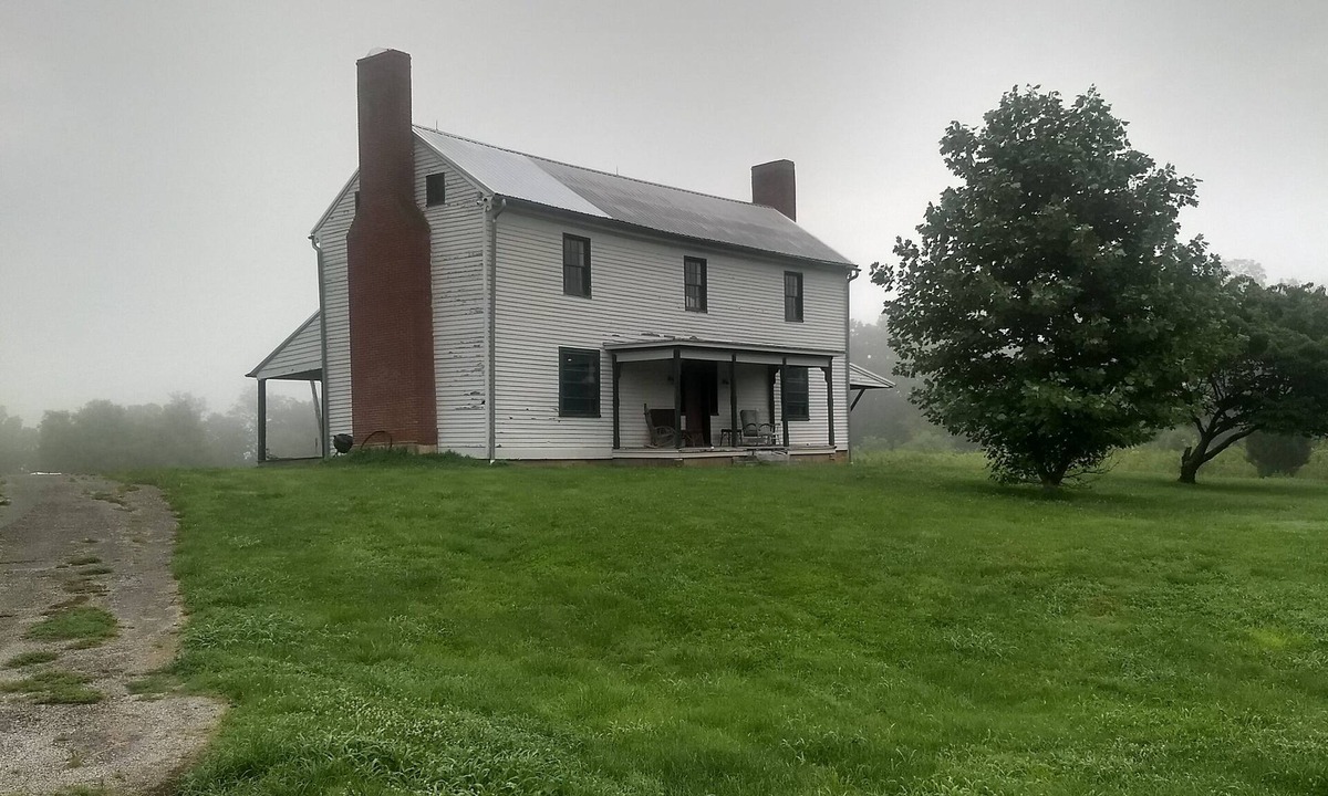 Hardyville House | Historic farmstead, private access to the Green River