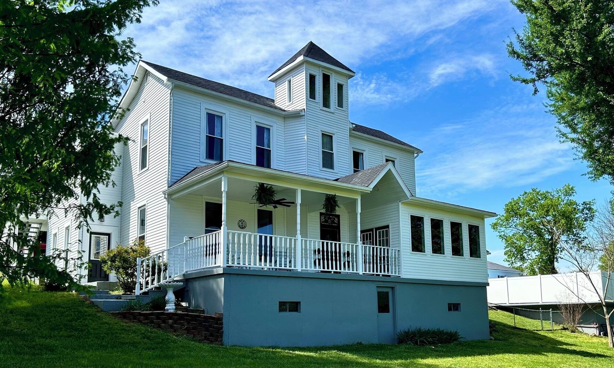Brandenburg House | Historic Luxury Estate, Pool/Hot Tub, Retreat 45 min. to Louisville