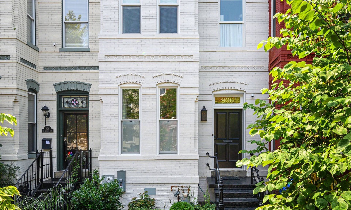 Shaw House | Historic Row House, 2 Blocks to Convention Center & Metro