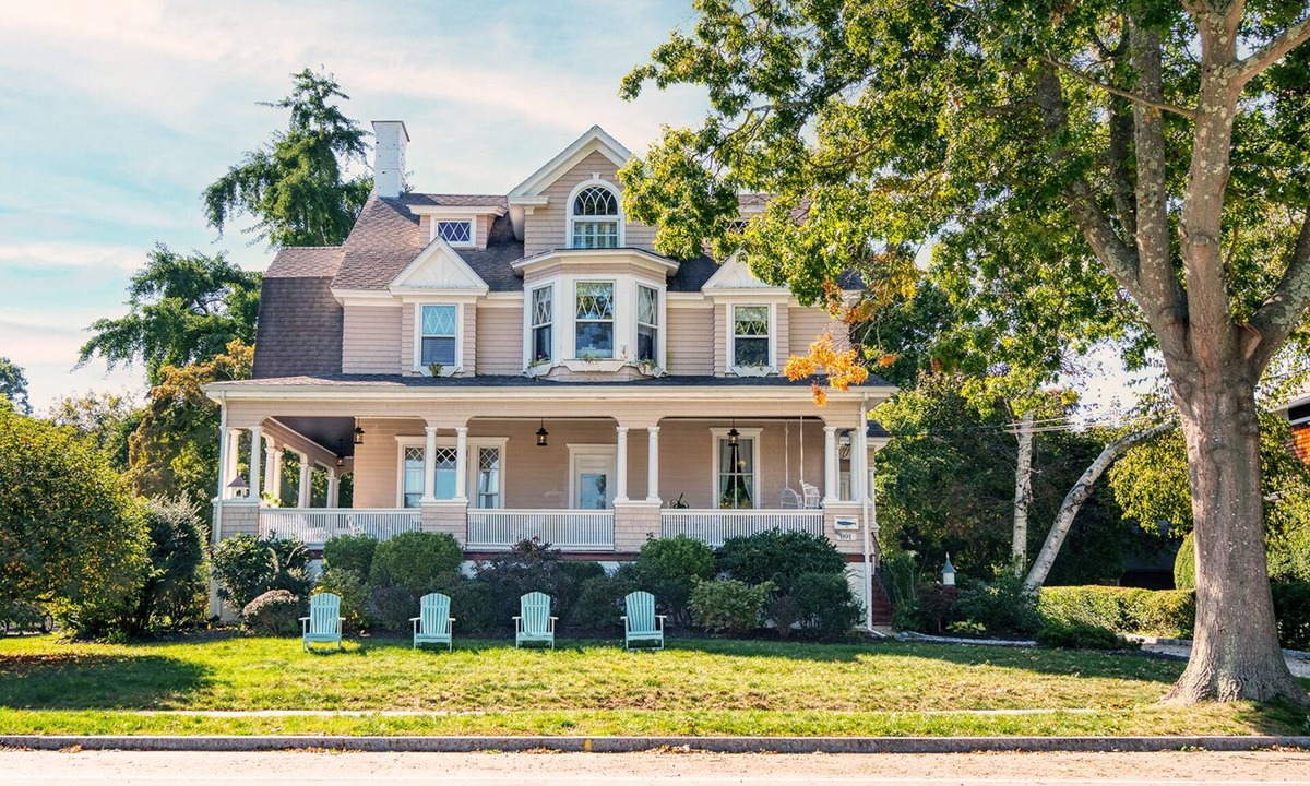 New London House | Historical New England coastal holiday home-2 min. from Ocean Beach