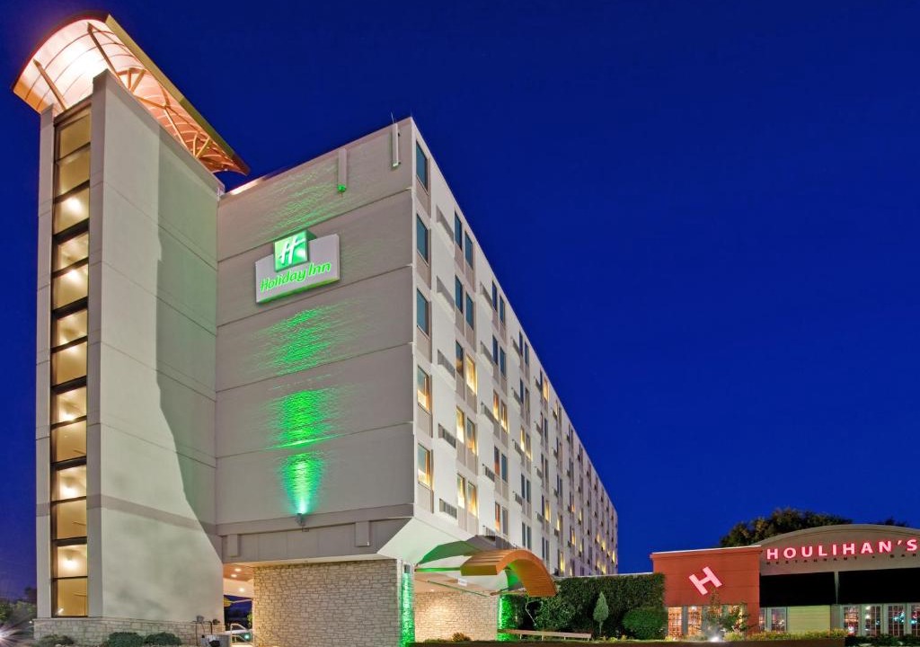 Manhattan Hotel | Holiday Inn At the Campus by IHG