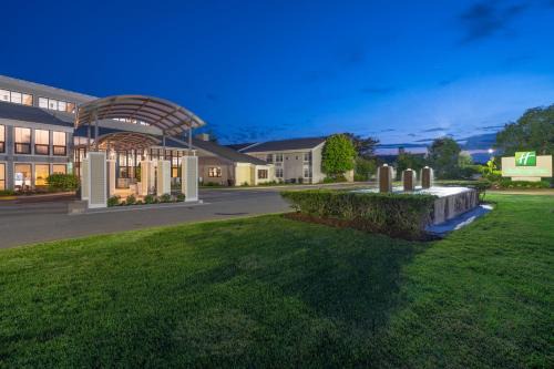 Hyannis Hotel | Holiday Inn Cape Cod - Hyannis by IHG