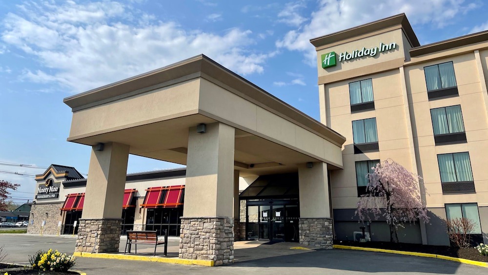 Danbury Hotel | Holiday Inn Danbury-Bethel at I-84, an Ihg Hotel