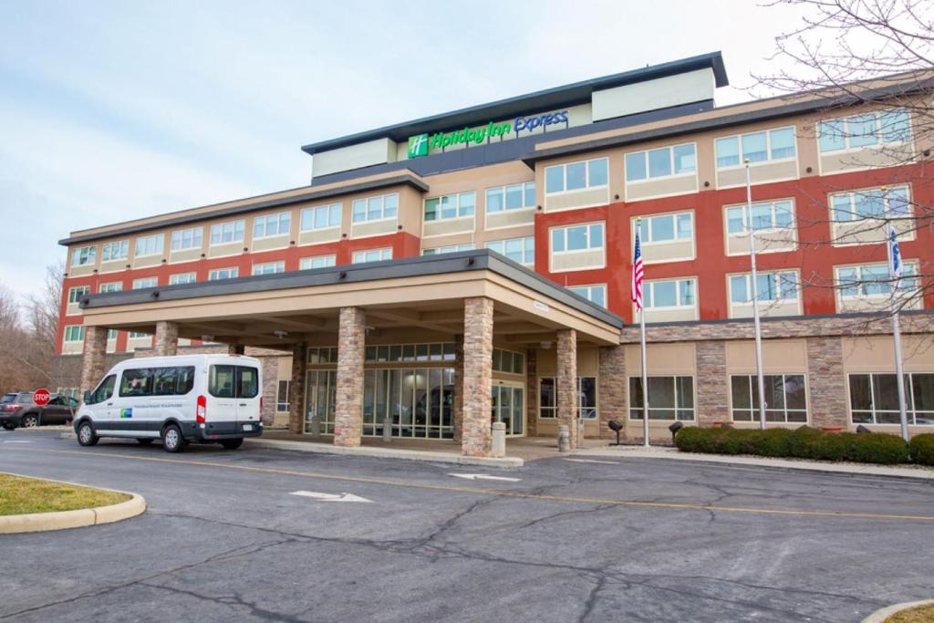 Northeast Columbus Hotel | Holiday Inn Express Columbus Airport Easton