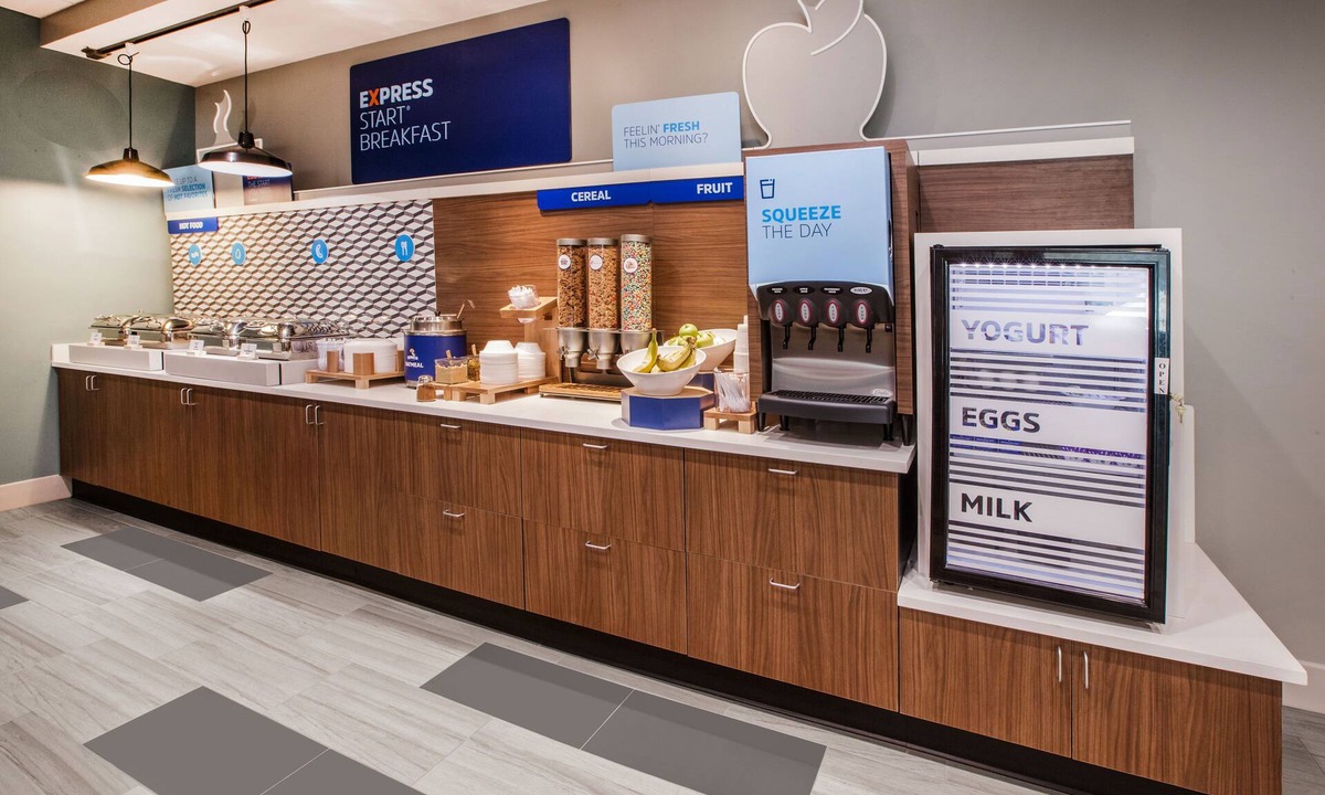 West Mifflin Hotel | Holiday Inn Express Hotel & Suites Pittsburgh West Mifflin by IHG