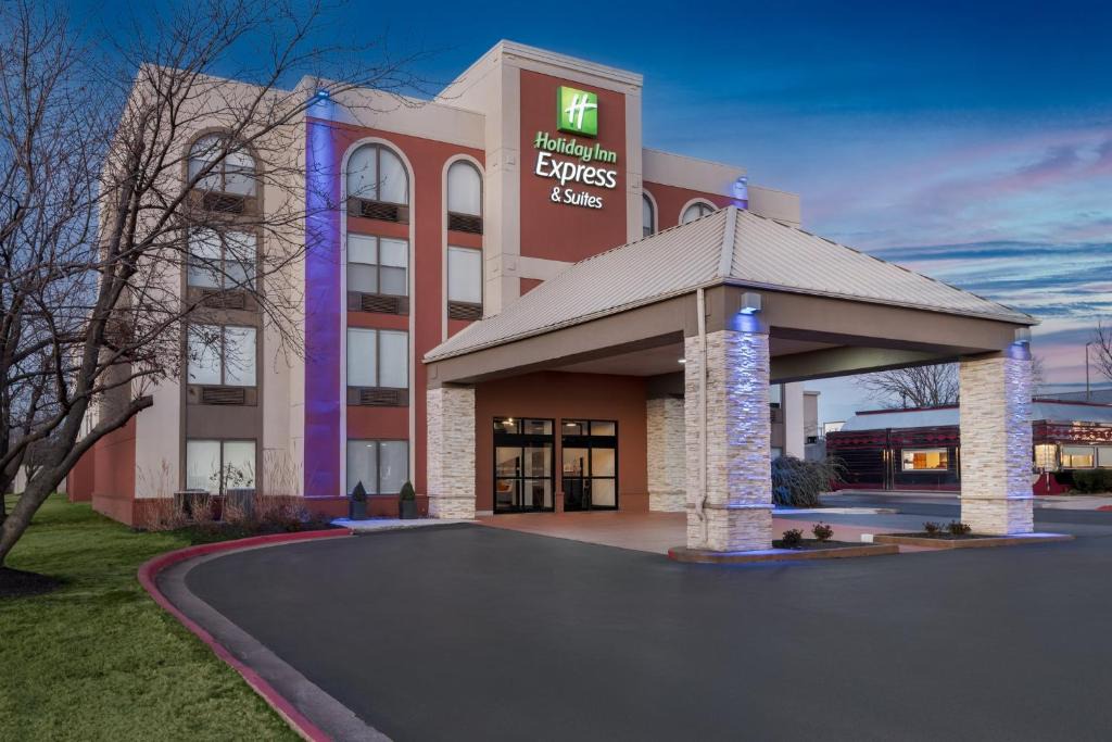 Bentonville Hotel | Holiday Inn Express Hotel & Suites Bentonville by IHG