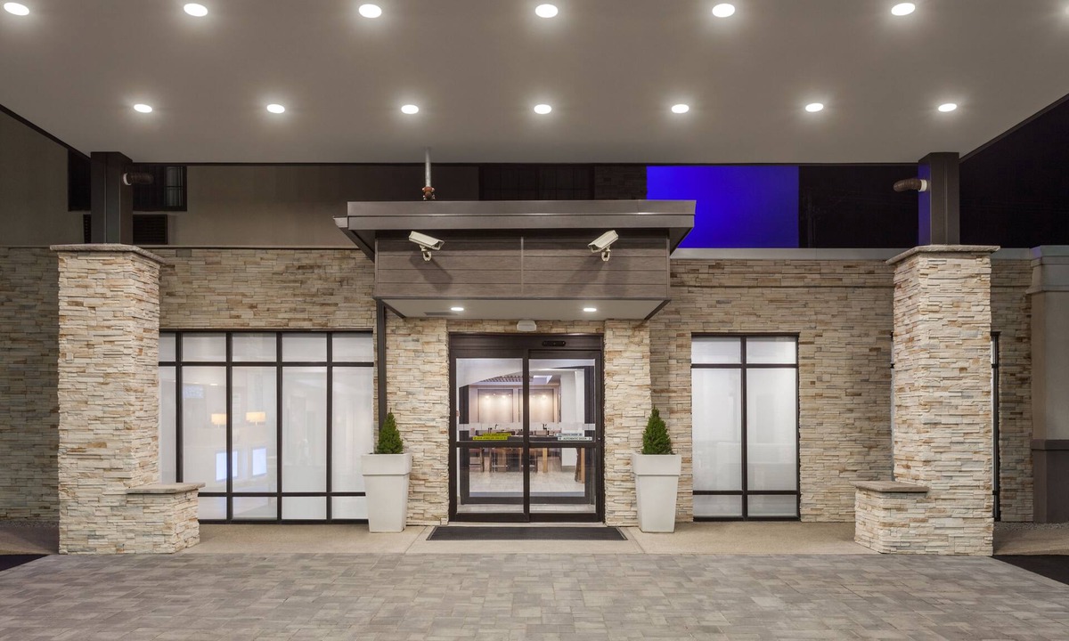 Woonsocket Hotel | Holiday Inn Express Hotel & Suites Providence-Woonsocket by IHG