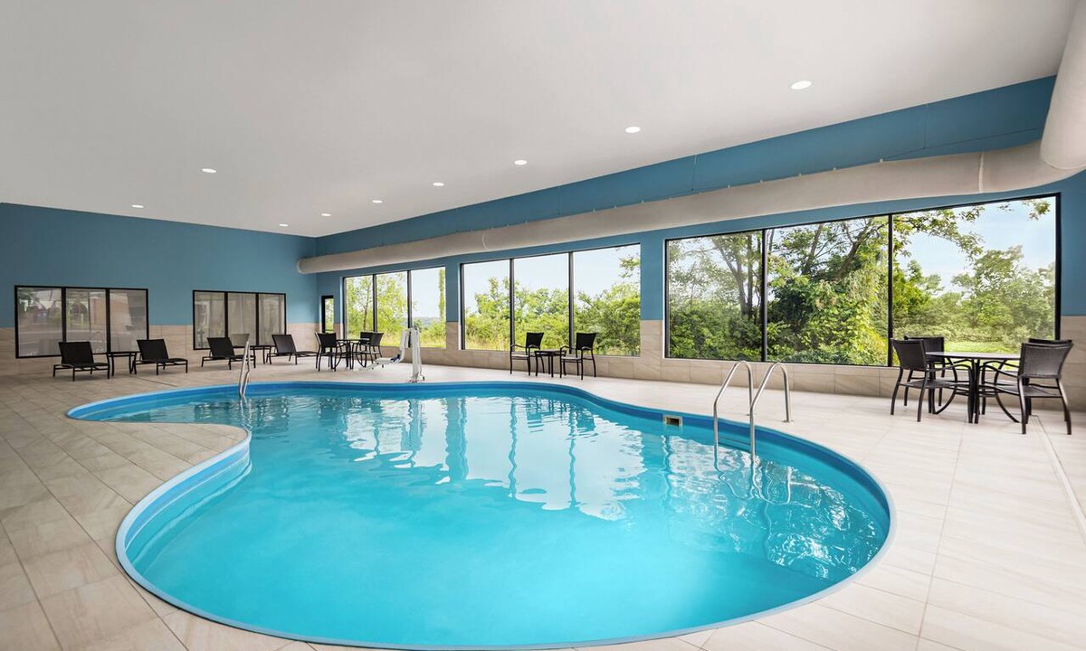Dellslow Hotel | Holiday Inn Express Morgantown by IHG