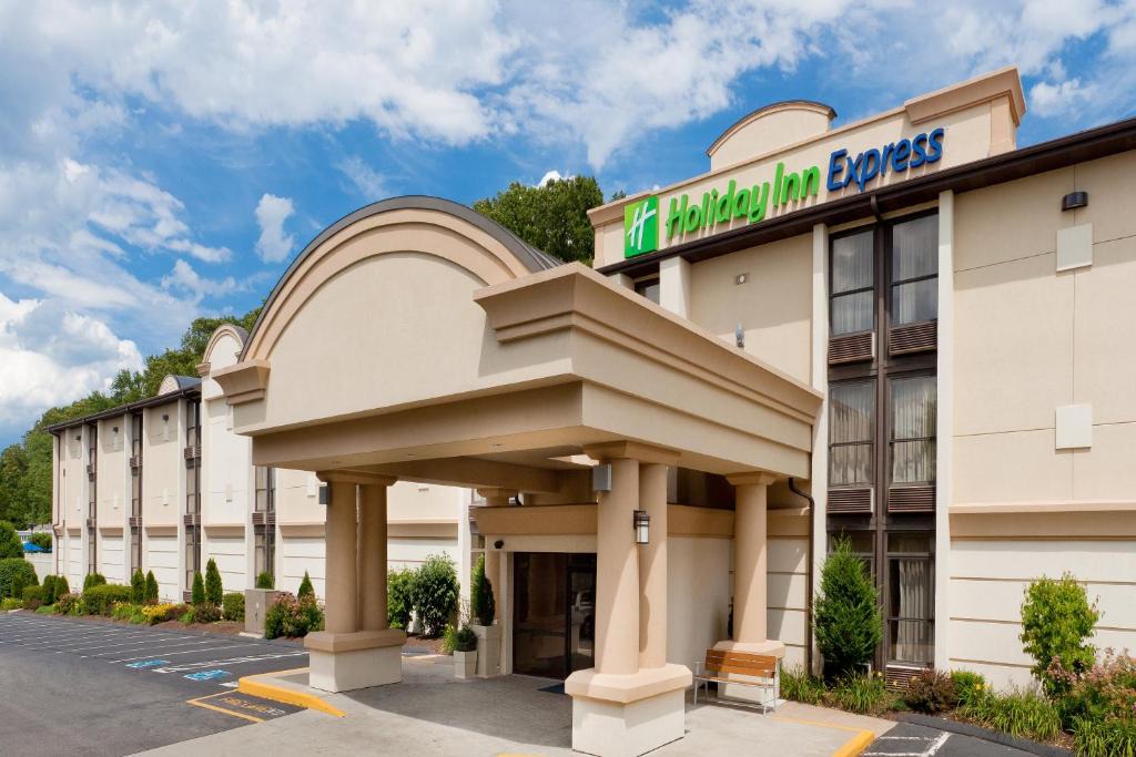 Southington Hotel | Holiday Inn Express Southington by IHG