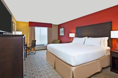 Springfield Hotel | Holiday Inn Express & Suites Springfield by IHG