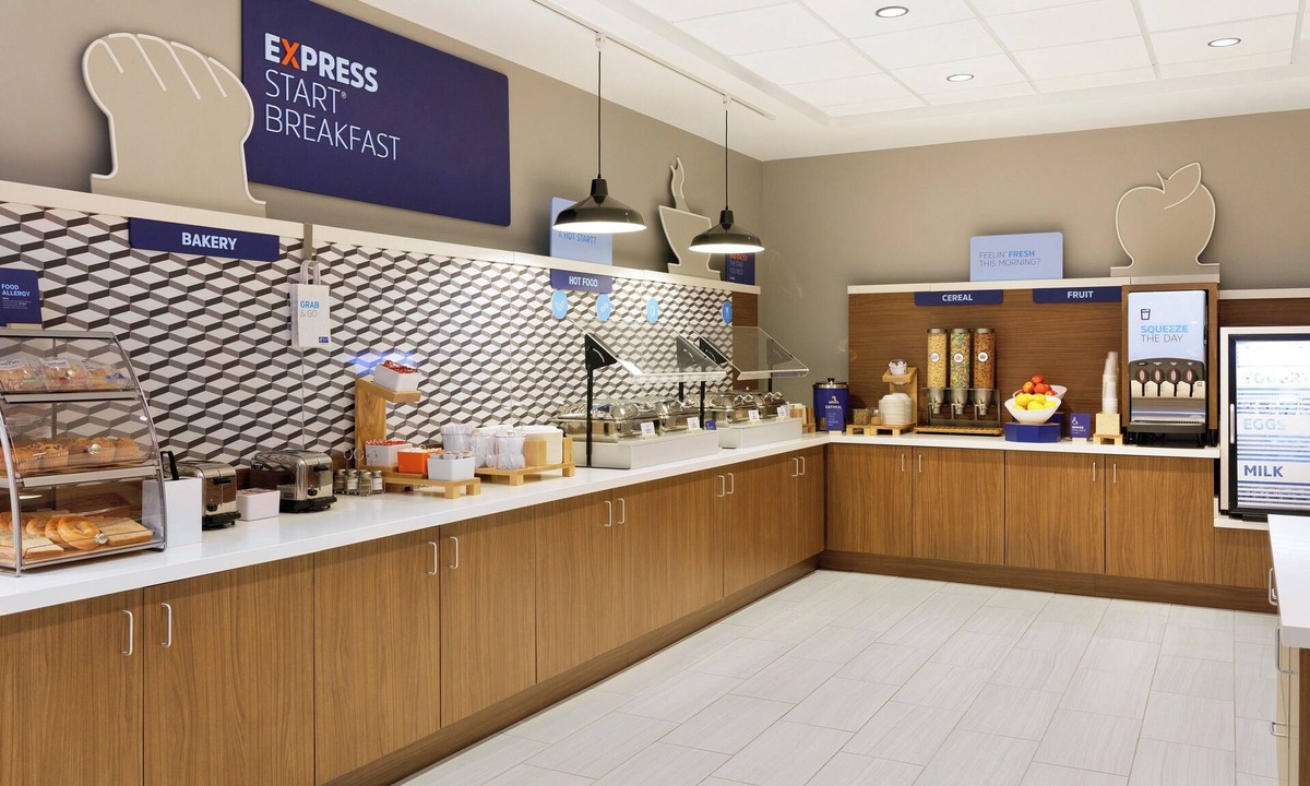 Bridgeport Hotel | Holiday Inn Express & Suites Bridgeport by IHG