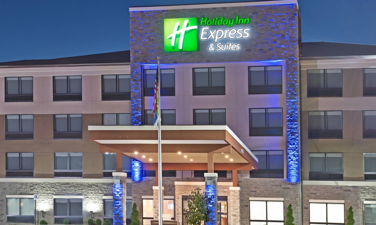 Uniontown Hotel | Holiday Inn Express & Suites Uniontown by IHG