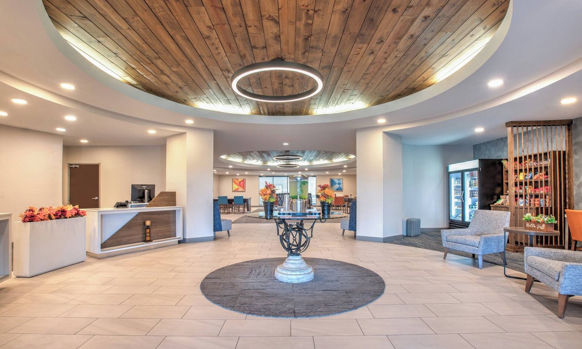 Zanesville Hotel | HOLIDAY INN EXPRESS & SUITES ZANESVILLE NORTH by IHG