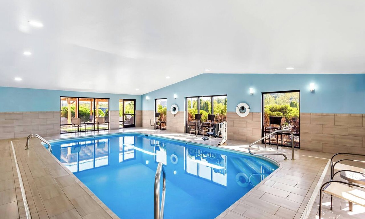 Spring Hill Hotel | Holiday Inn Express Suites Charleston by IHG