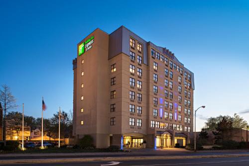 East Cambridge Hotel | Holiday Inn Express & Suites Boston - Cambridge by IHG