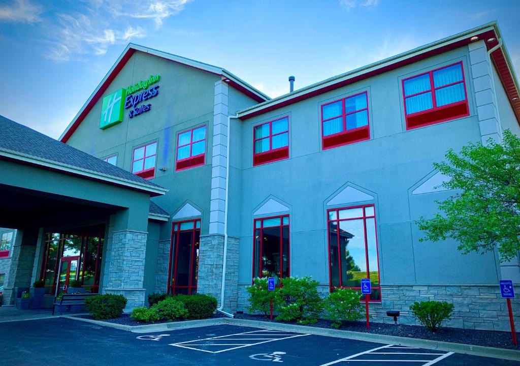 Olathe Hotel | Holiday Inn Express & Suites - Olathe North by IHG