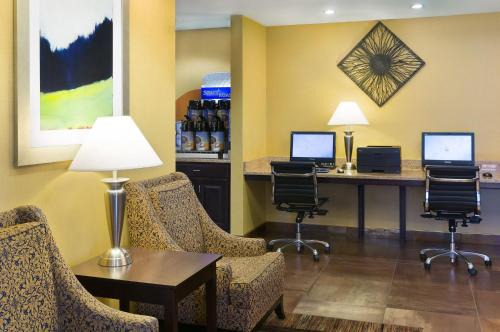 Sandy Hotel | Holiday Inn Express & Suites Sandy - South Salt Lake City by IHG