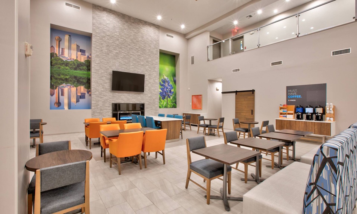 Far North Dallas Hotel | Holiday Inn Express & Suites North Dallas at Preston by IHG