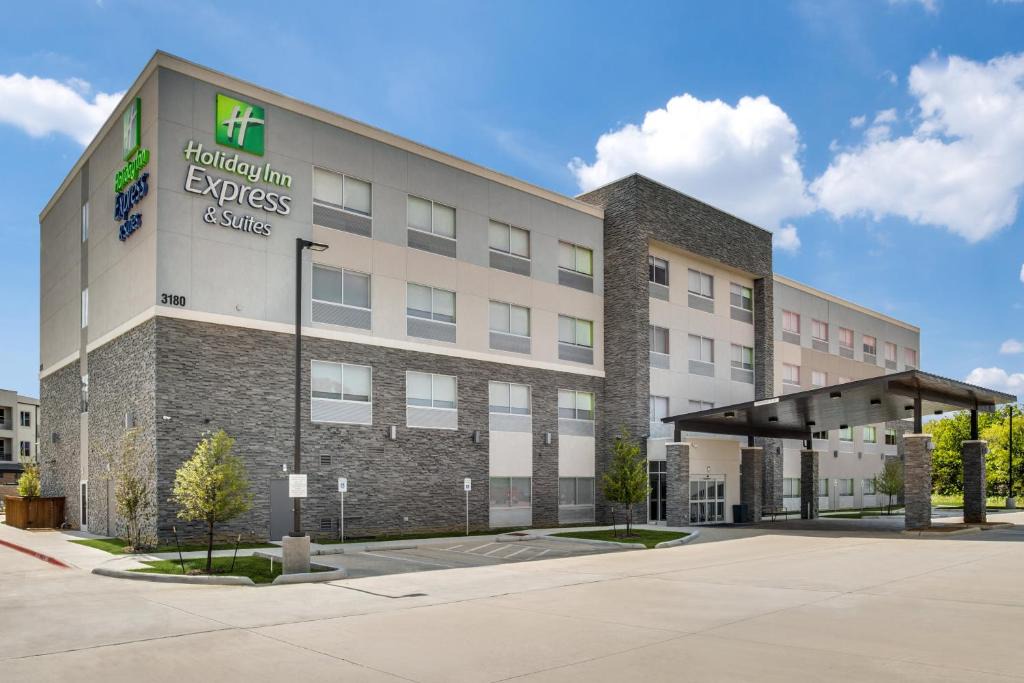 Denton Hotel | Holiday Inn Express & Suites - Denton South by IHG