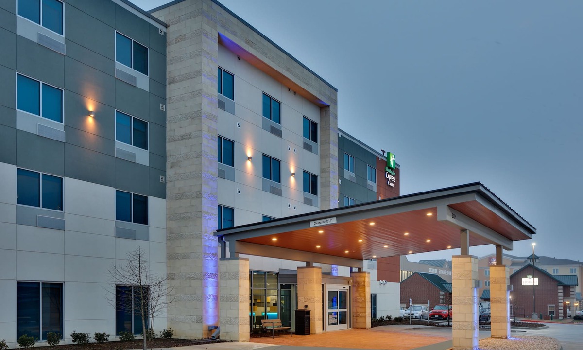 Plano Hotel | Holiday Inn Express & Suites Plano East - Richardson by IHG