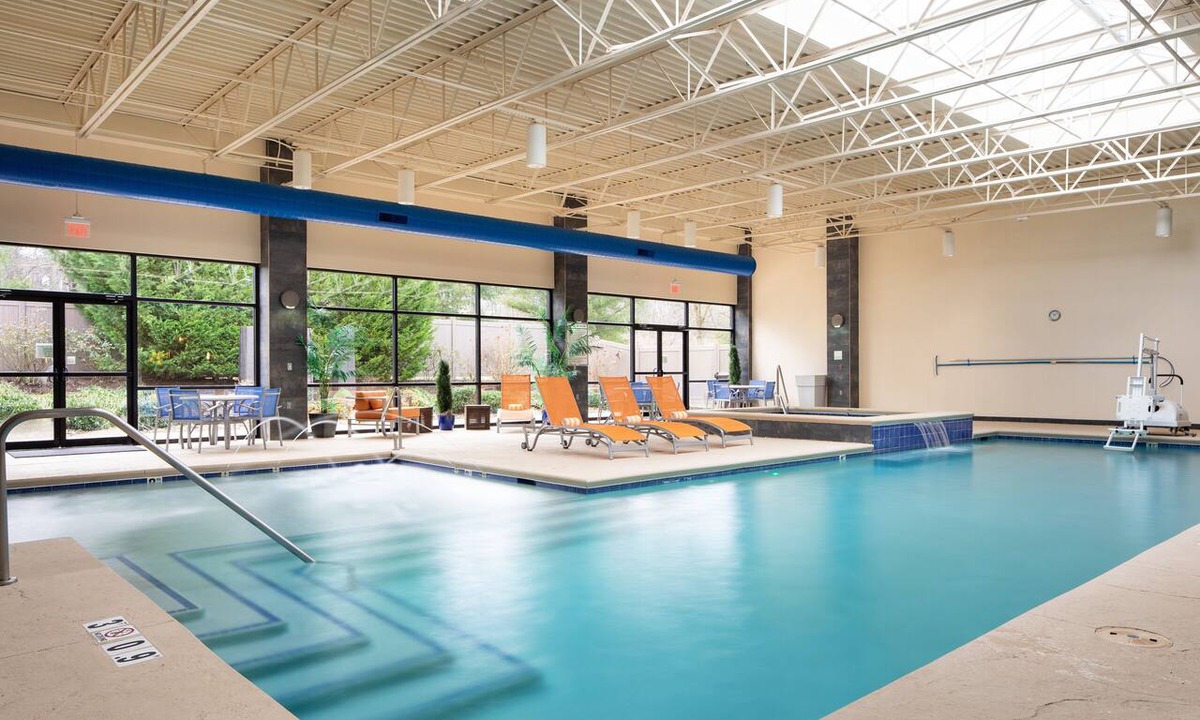 South Charleston Hotel | Holiday Inn Hotel & Suites Charleston West by IHG