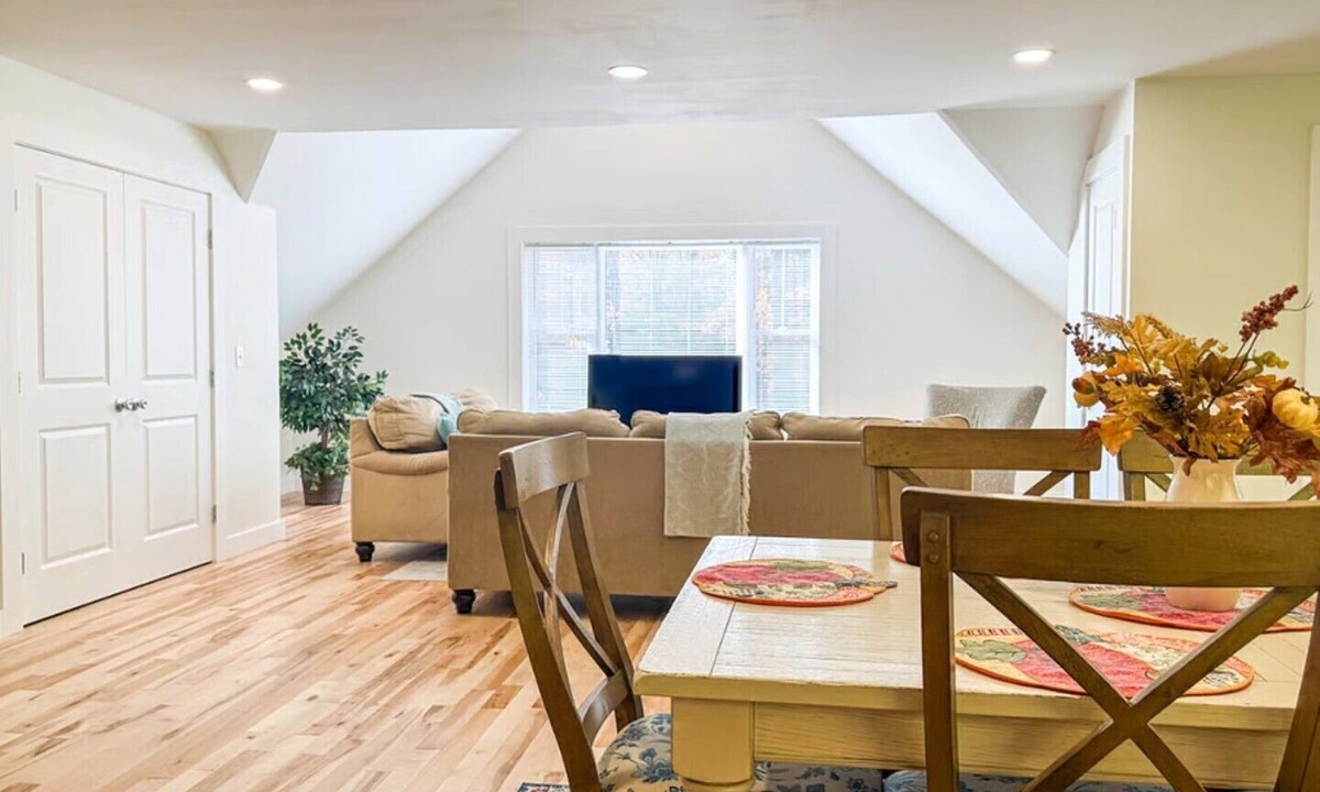 Hollis Apartment | Hollis, NH - Travel Workers/Relocating Families - Entire Place - Pet Friendly