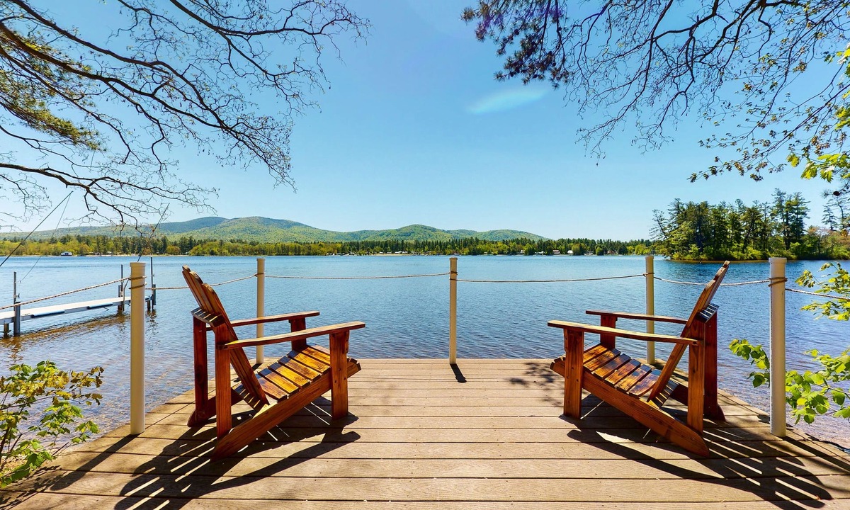 The Bays House | Homey lakeside property w/one house, two cottages, mtn. views, & private beach