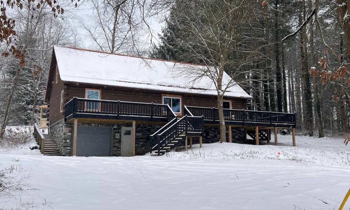 Danville Cabin | Honey Run Falls Cabin near Amish Country - Sleeps 12