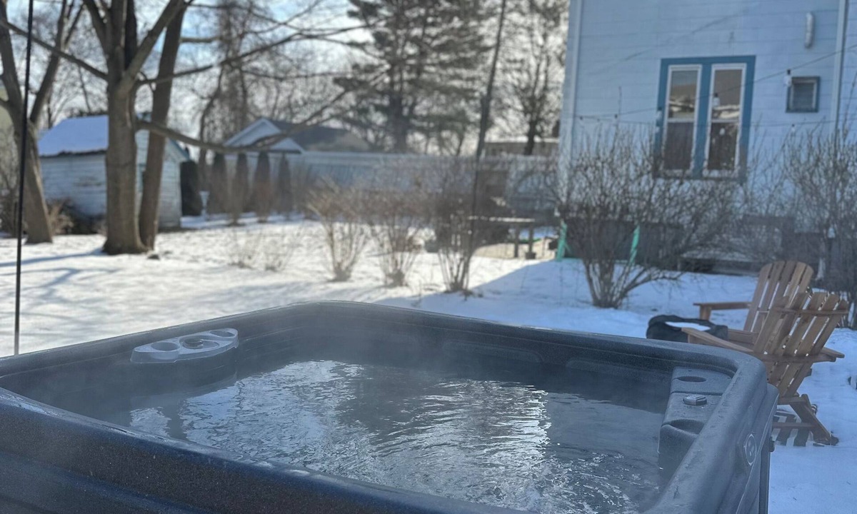 Saugerties House | Hot Tub; Big Kitchen; 2 Blocks to Downtown Saugerties