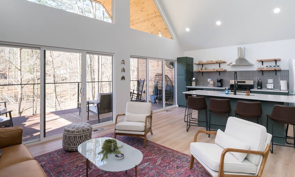 Laurelville Cabin | Hot Tub Cabin · Sleeps 6 · Fire Pit · Dogs OK