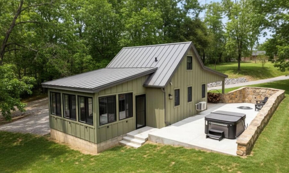 Simpson Cabin | Hot Tub Cabin w/Screened Porch & Loft Bed