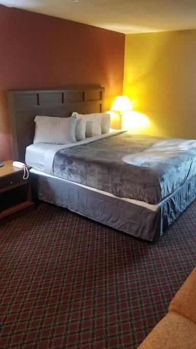 Stillwater Apartment | Hotel 2 Queen Beds Hotel Room 205 Wi-Fi