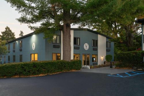 Bennington Hotel | Hotel Vervana, Trademark Collection by Wyndham