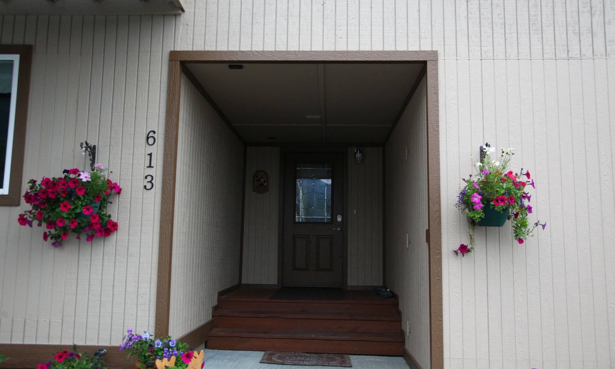 Valdez Bed & Breakfast | House on the Rock B & B