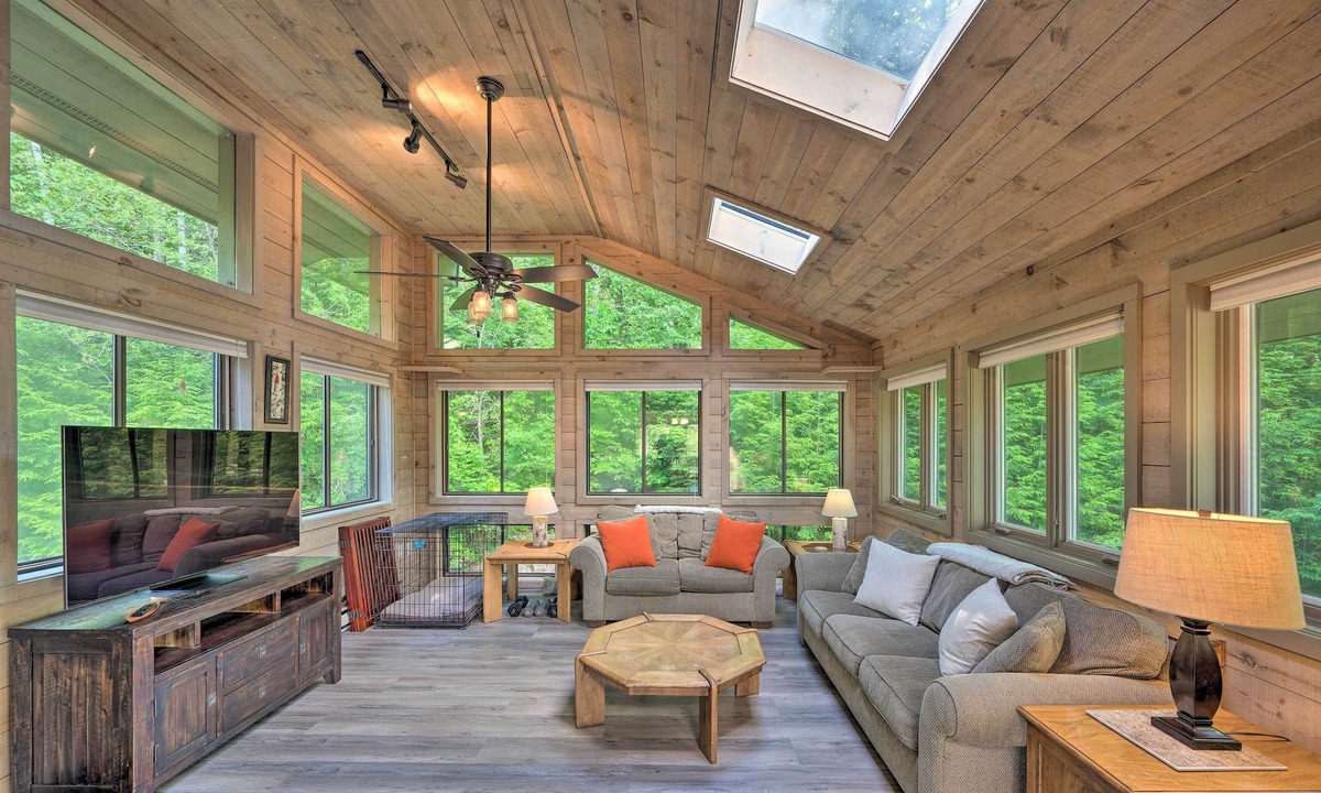 Jackson Cottage | House w/Balcony ~ 5 Mi to Cranmore Resort!