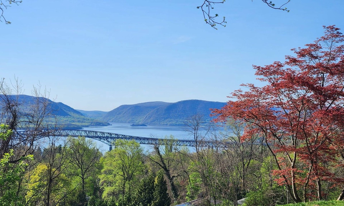 Middle Hope Apartment | Hudson River View Suite-idyllic getaway with fireplace & private deck-75 min NYC
