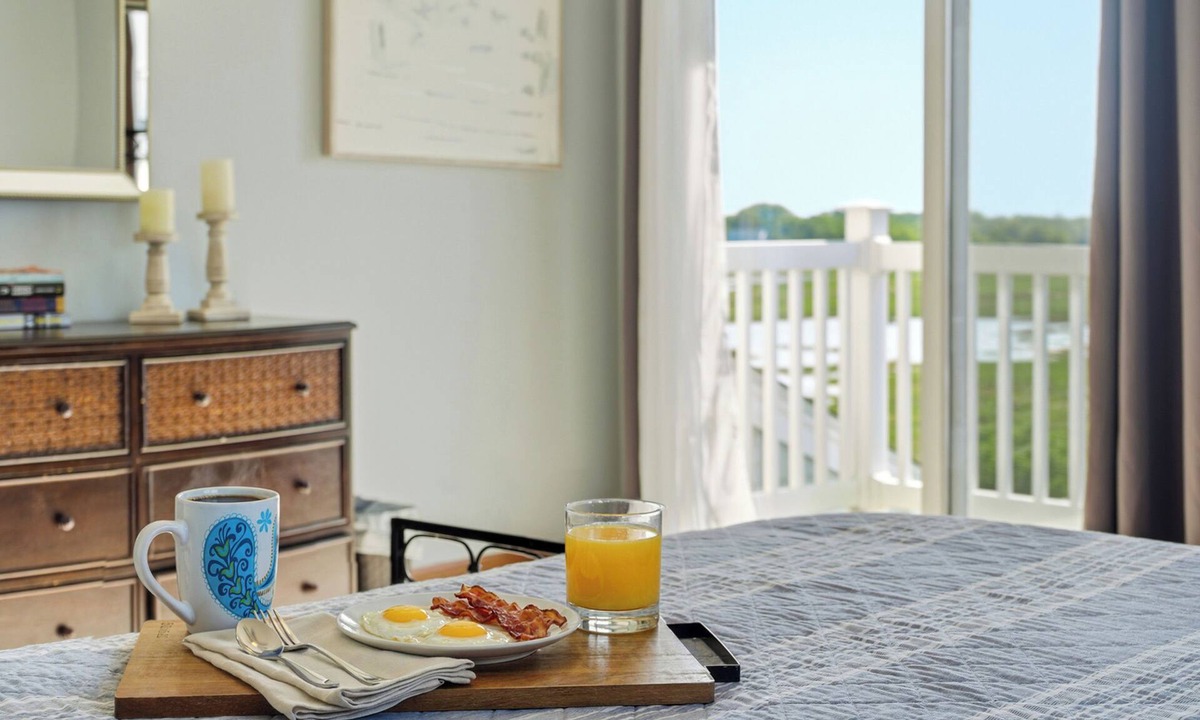 Salisbury Beach House | Huge 3BR, 3Bath, 2000 sqft. short walk to beach